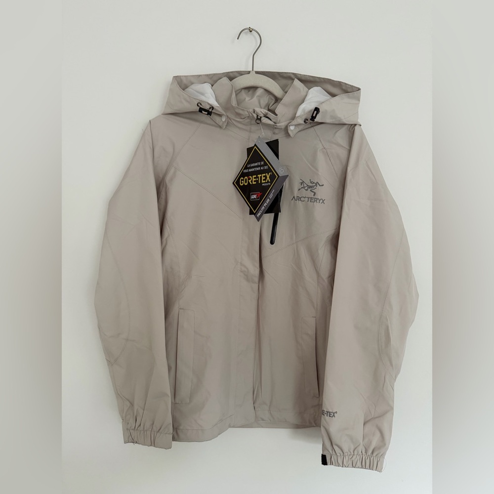 ARC’TERYX BEIGE WATERPROOF JACKET NWT